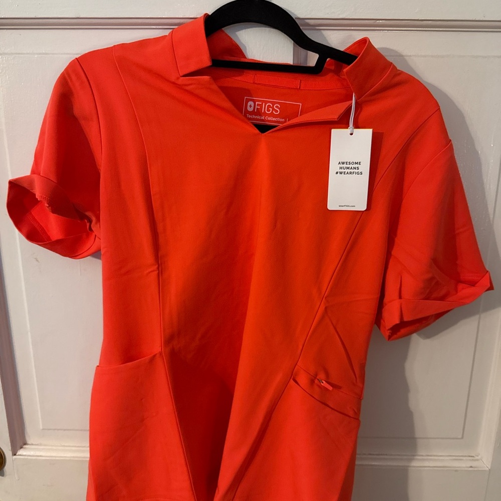 FIGS Women's Coral Inala Scrub Top